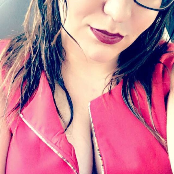 Meet your Posher, Danielle - Picture 4 of 5